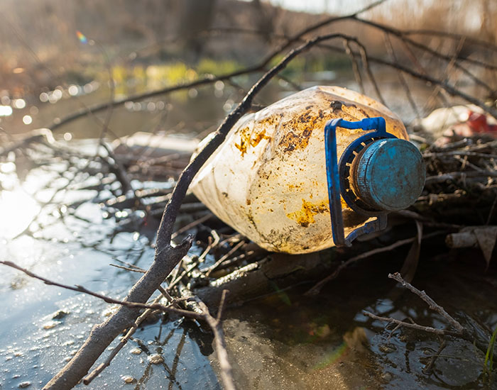 3_0001_river-coast-with-lot-scattered-plastic-bottles